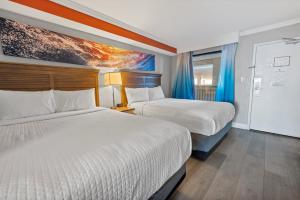New-High Floor-Grand Cayman, Amazing Decor wPools