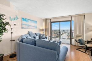 3 Bed2 Bath Bay Unit with Indoor Pool!