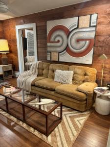 hilltop - retreat from the city with pool & hot tub at The Ponderosa