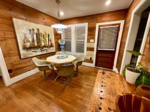 hilltop - retreat from the city with pool & hot tub at The Ponderosa