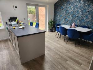 Modern and Comfy rooms in Brand New Home