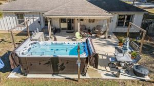 Foley 3BR-2BA - Hot Tub - 7 Miles to Beach