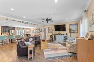 Foley 3BR-2BA - Hot Tub - 7 Miles to Beach