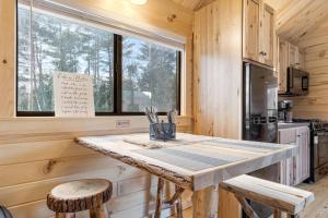 Cozy ski cabin #4 W Bunk Room, 5 beds