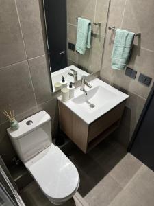 Central Studio Apartment near Movistar Arena