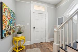 Stylish Private Room in Peaceful Home| 30 Nite Min