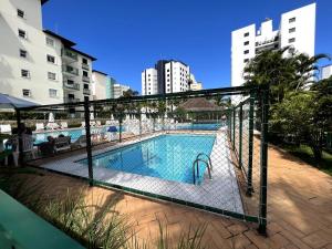 Apartamento renovado no melhor condomínio de Riviera