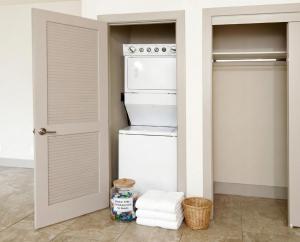 Marina del Rey Family 1BA & 2BA - Pool, Spa and Gym Access