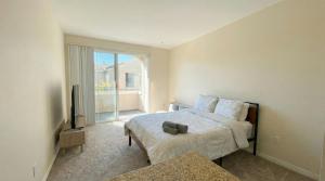 Marina del Rey Family 1BA & 2BA - Pool, Spa and Gym Access