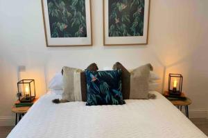 New contemporary apartment in centre of Tetbury