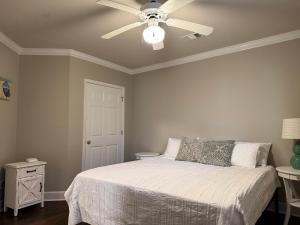 Serene waterfront 4-bedroom townhome, Lake Oconee