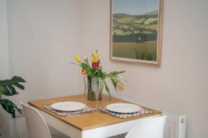 Contemporary Chic Stylish Apartment in Tetbury