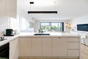 Sunny Luxury in Paradise Sunrise Beach Noosa