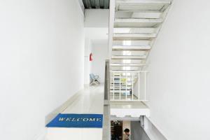 Urbanview Hotel DHelomi Homestay near UPN Veteran