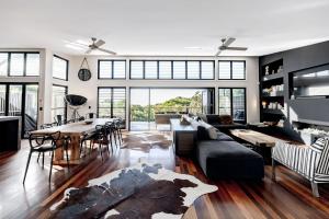 Absolute Beachfront House with Pool & Views