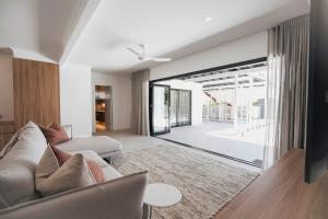 Sunset Lagoon Noosa Luxury with Stunning Views