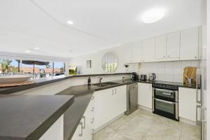 Hampton s Style Beach Retreat in Noosa s Heart