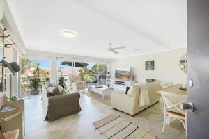 Hampton s Style Beach Retreat in Noosa s Heart