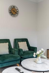 14MP ABNB Style Spacious 5BR Home w Free Parking n 9 min to HomeCo