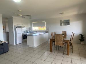 3-36 Manooka Drive - Rainbow Beach - Sea Views and breezes