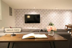 Lincoln Park Place Capitol Hill with Parking