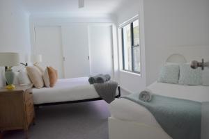 Luxury 3 bedroom townhouse, stroll to beaches