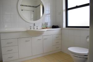 Luxury 3 bedroom townhouse, stroll to beaches