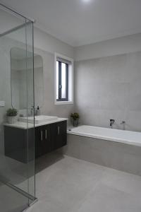 3-Bedroom Home Flexible Beds North Shepparton