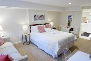 Incredible Location steps from 14th