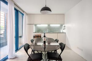 Elegant San Telmo Duplex Design, Space & Silence