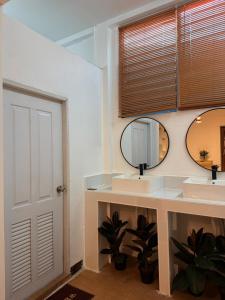 Yan Hostel Thapae Gate