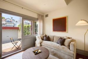 Grand 4BR Paddington Terrace - Free Parking