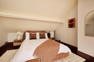 Grand 4BR Paddington Terrace - Free Parking