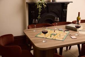 Grand 4BR Paddington Terrace - Free Parking