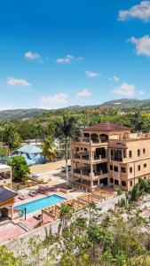 Sweet Palm Villa - Private 12 Bedroom Luxury Villa With Heated Illuminated Pool, Pool Side Restaurant, Near Private beach