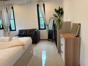 Spacious House in Srithanu