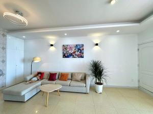 Căn hộ 2 phòng ngủ OASKY sát Tháp Tam Thắng