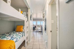 Ocean View Top Floor | 2 Pools| HotTub |GYM|Tennis