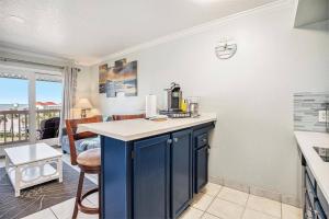 Ocean View Top Floor | 2 Pools| HotTub |GYM|Tennis