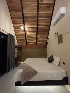 River Paradise Cabin 2 with Private Jacuzzi