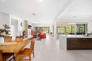 Harbourlights Hideaway Waterfront Family Retreat