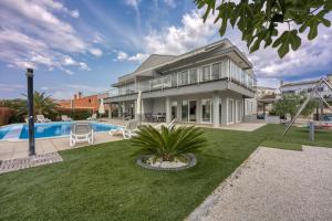 Elegant Panoramic Seaview Apartments