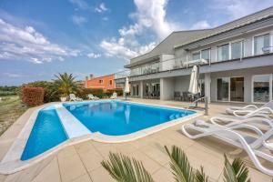 Elegant Panoramic Seaview Apartments