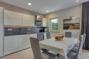 Elegant Panoramic Seaview Apartments