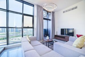 Balcony Breeze O2 with amazing high way view