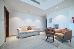 Balcony Breeze O2 with amazing high way view