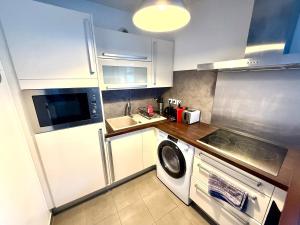 Piscine and golf - Geneva airport - ONU