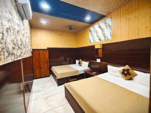 HOTEL OM PALACE MAHAKALESHWAR TEMPlE