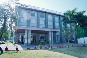 Le OVAL Hotel & Resorts