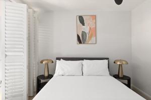 Bright Surry Hills Flat with Great Balcony & Views